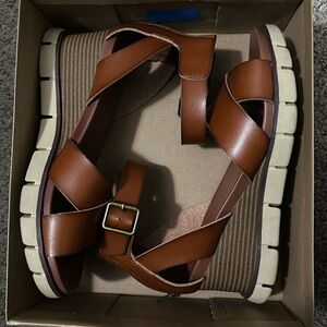 Worn once 9.5 Mia wedge